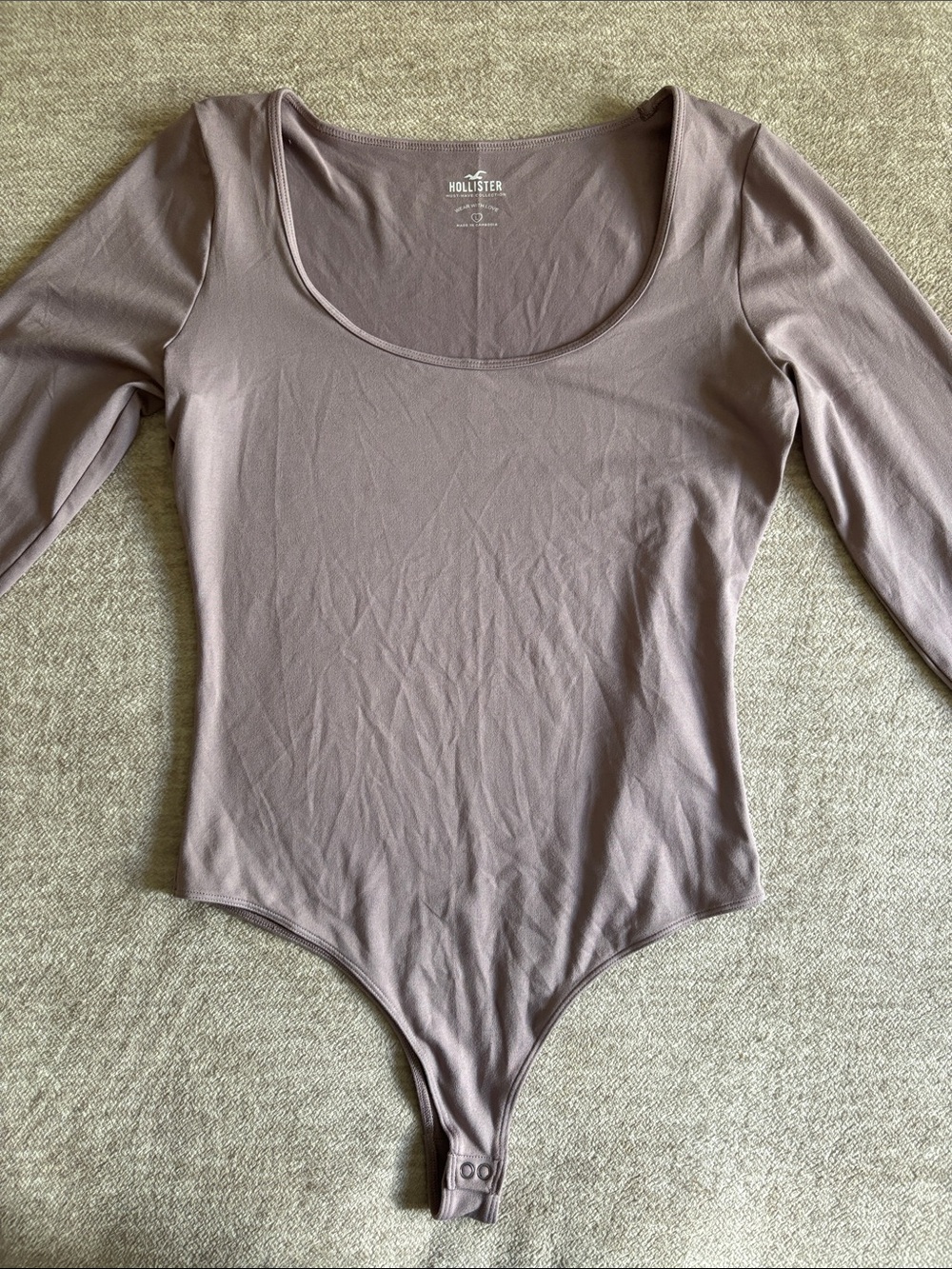Hollister Women's Dusty Mauve Long-Sleeve Scoop Neck Bodysuit